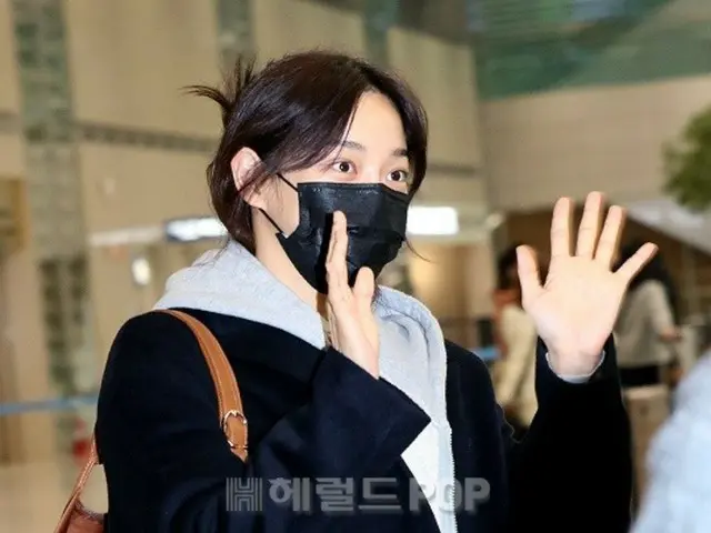 [Foto bandara] Kim Se-jong kembali ke Korea setelah menyelesaikan jadwalnya di Tiongkok... Salam Tahun Baru di bandara