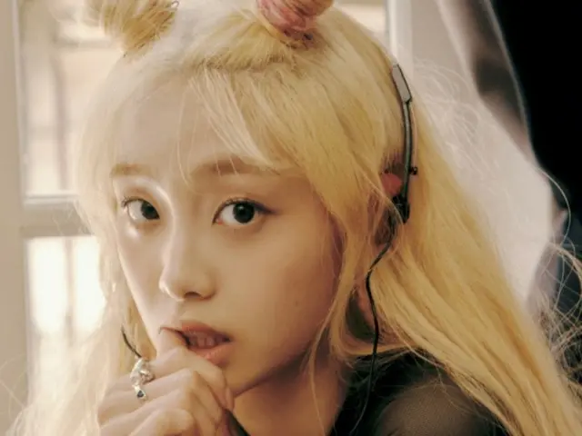 Penyanyi solo CHUU (Kim JiWoo), dipilih oleh Billboard sebagai K-Pop terbaik tahun 2023, ``Satu-satunya penyanyi solo wanita''