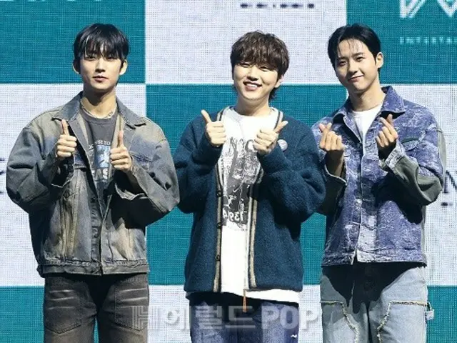 [Foto] "B1A4" mengadakan showcase untuk memperingati perilisan mini album ke-8 mereka "CONNECT"... Aktivitas skala penuh dimulai sebagai grup beranggotakan tiga orang