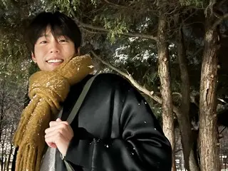 Aktor Lee HyunWoo merilis foto lucu dirinya sedang bermain-main di salju... “Boyfriend shot” diperbarui
