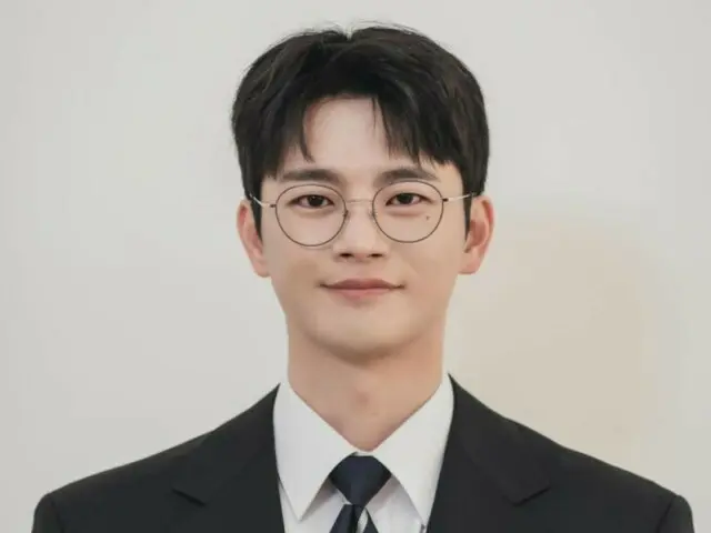 Seo In Guk memiliki pemahaman yang baik tentang cara mengenakan setelan perekrutan dengan sempurna... Foto wawancara Lee Jae