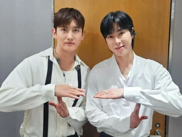 "TVXQ" menyapa penggemarnya setelah menyelesaikan aktivitas program musik... "Ini benar-benar saat yang membahagiakan bersama para penggemar."