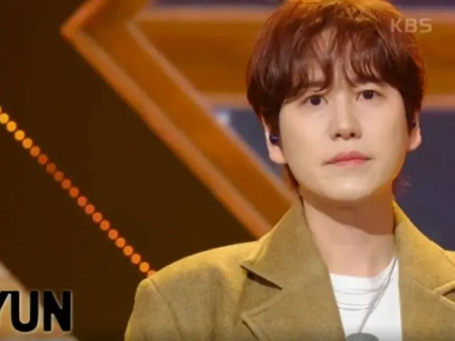 Kyuhyun "SUPER JUNIOR" muncul di "Music Bank"... Pesona segar dan menyegarkan dihadirkan oleh vokal yang kuat