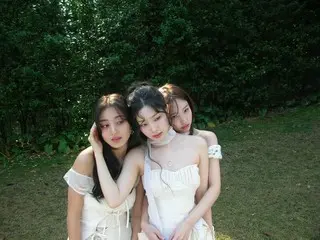 Nayeon "TWICE" terlihat seperti peri hutan bersama Jihyo dan Dahyun