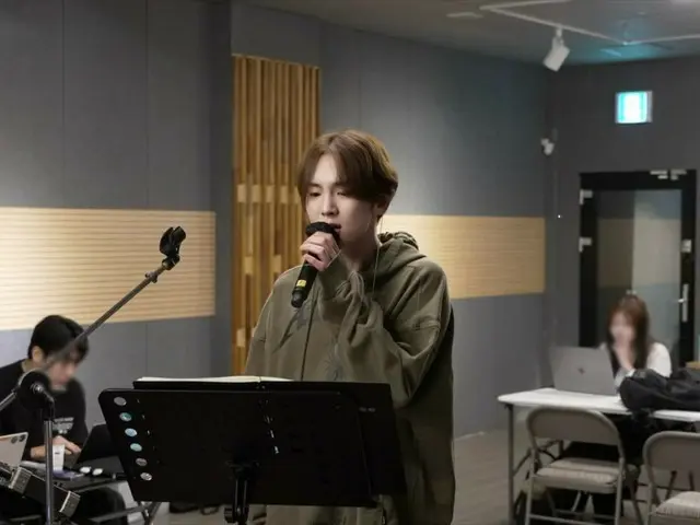 "SHINee" KEY merilis adegan latihan konser solo... dengan live band