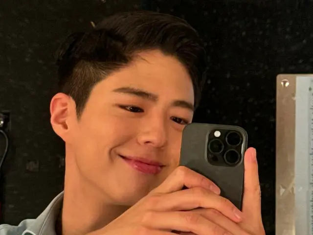 Aktor Park BoGum merilis foto kenang-kenangan setelah menyelesaikan musikal pertamanya