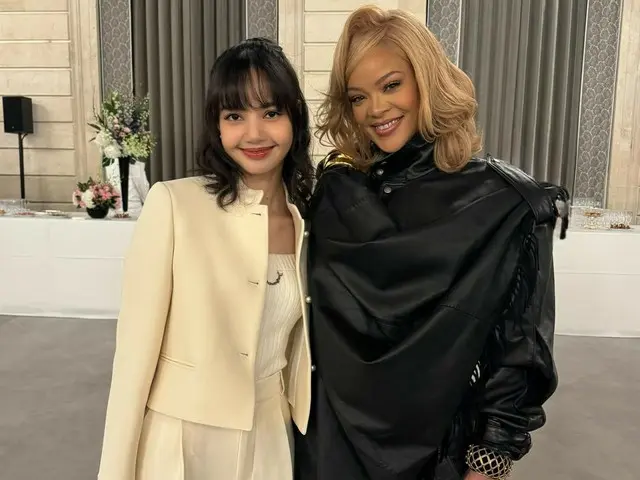 Lisa "BLACKPINK" dan idolanya Rihanna memiliki suasana yang dekat... Dua jepretan dirilis