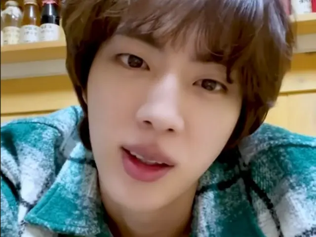 JIN "BTS" menyapa penggemar bahkan saat bertugas di militer... "Aku selalu ingin melihat kalian semua" (termasuk video)