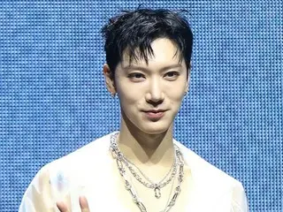 [Foto] "NCT" Ten mengadakan showcase untuk memperingati perilisan album solo pertamanya "TEN"...Dia terlihat sedikit gugup