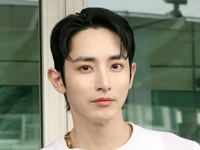 [Foto bandara] Aktor Lee Soo Hyuk memiliki aura model yang mengubah bandara menjadi landasan pacu