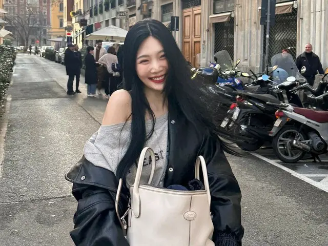 ``RedVelvet'' Joy memiliki senyum menyegarkan di jalanan Milan