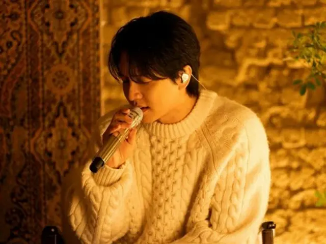 Lee Seung Gi meng-cover lagu "Flight" milik Yim Jaebum...dirilis pada tanggal 4 Maret