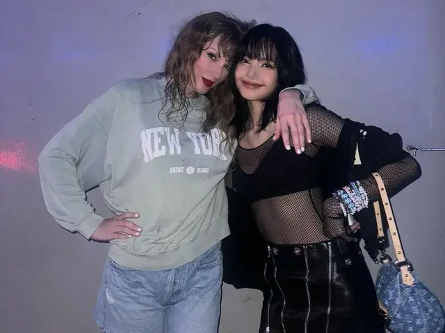 Lisa "BLACKPINK" merilis dua gambar dengan Taylor Swift...Menonton pertunjukan di Singapura