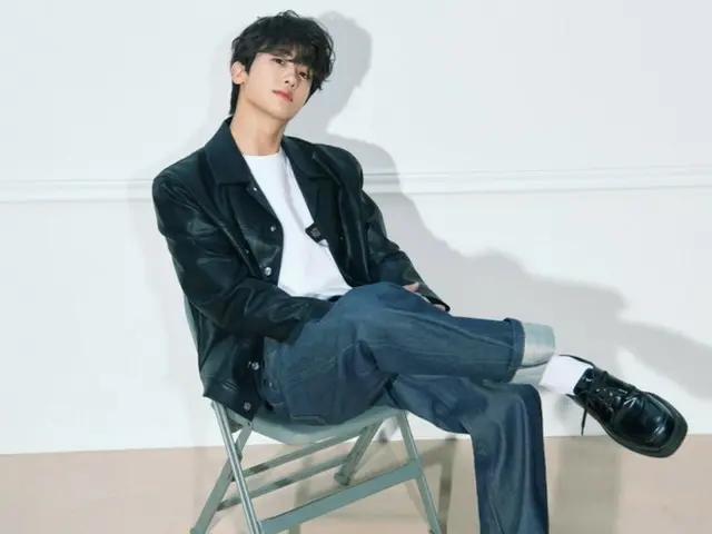 Park Hyung Sik menandatangani kontrak manajemen Jepang dengan Warner Music Korea...Klub penggemar Jepang juga diluncurkan