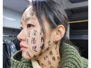 Kim Go Eun memiliki ukiran sutra di seluruh wajahnya... Potongan di balik layar dari film "Battered Tomb"
