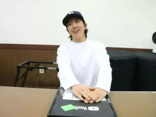 Jung Yong Hwa "CNBLUE" membuka perisai perak di YouTube...Berbagi kegembiraan dengan penggemar (dengan video)