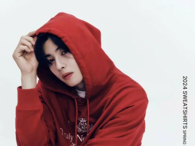 ``ASTRO'' Cha Eun Woo tampil seksi dengan hoodie merah