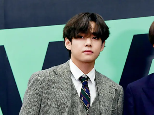 "BTS" V menduduki peringkat pertama dalam "idola pria yang terlihat bagus dalam seragam"... "V dalam hal seragam"