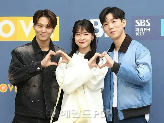 [Foto] JooWon & Kwon Nara & Yoo InSoo, Triple Heart... Mereka datang untuk penampilan radio