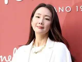 [Foto] Aktris Choi Ji Woo menghadiri acara peluncuran merek perhiasan Korea... Elegan dalam balutan serba putih