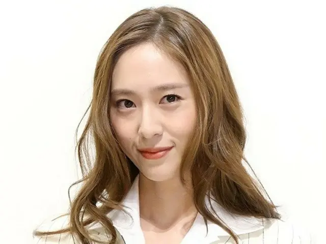 [Foto] Krystal "f(x)" (Jung Soo-jung) menghadiri acara "Ralph Lauren"... Senyum yang indah