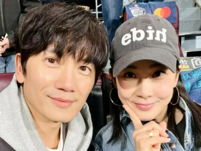 “Pasangan yang telah menikah selama 10 tahun” Jisung♥Lee Bo Young, kencan persahabatan mereka di stadion bisbol terekam dalam siaran langsung dan menjadi topik hangat