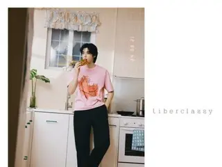 Cha Eun Woo "ASTRO" terlihat sangat menawan dalam balutan T-shirt berwarna pink... memancarkan pesona natural