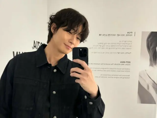 Pameran foto aktor Park Seo Jun diadakan di toko ZIOZIA Myeong-dong hingga akhir pekan ini... Acara pemberian tanda tangan juga tersedia