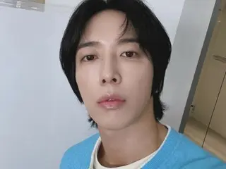 Jung Yong Hwa "CNBLUE" menyapa dengan visual bak mahasiswa... "Mari kita nikmati Bangkok!"