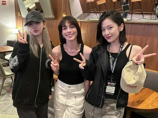 "IVE" Ahn Yujin dan Liz merilis tiga foto bersama Anne Hathaway... Terkejut dengan kecantikan mereka