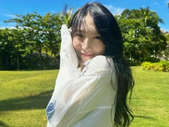 KARA, sepenuhnya menampilkan kepribadian maknae-nya...Dewi berjemur di bawah sinar matahari