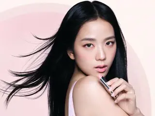 Jisoo "BLACKPINK" tampak hebat dengan lip glow Dior... Dewi merah muda yang sempurna (dengan video)