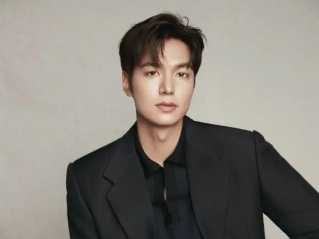 Lee Min Ho, aktor Korea yang dicintai oleh orang-orang di seluruh dunia, telah menduduki peringkat nomor satu selama 11 tahun berturut-turut...menunjukkan popularitasnya yang tak tertandingi