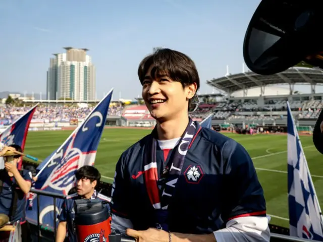 Minho SHINee berpartisipasi sebagai pendukung dalam pertandingan kandang Cheongju FC, yang dilatih oleh ayahnya...mencatat penonton terbesar sejak perusahaan didirikan yaitu 10.907 orang.