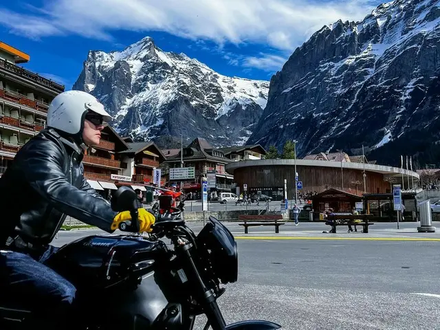 Aktor Ji Chang Wook berbagi kenangannya di Swiss...pengendara keren