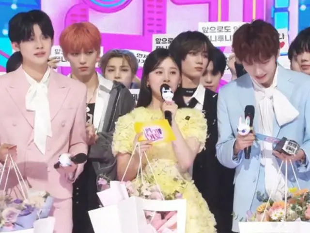 “TXT” Yeonjun & Park Ji Hu & “Boy Neck” Eun Hak lulus dari MC sambil menangis… “Terima kasih atas waktu yang berharga” (SBSINKIGAYO)