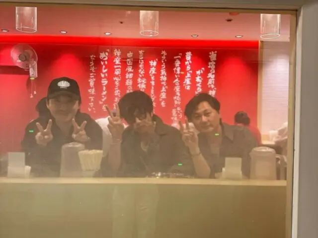 Band Jang Keun Suk ``CHIMIRO'' mengambil gambar tiga kali di restoran ramen... ``Tuhan penuh dengan cinta''