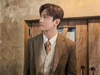 “TVXQ” Changmin merilis foto di balik layar dari pemotretan profilnya untuk musikal “Benjamin Button”… “Benjamin sendiri”