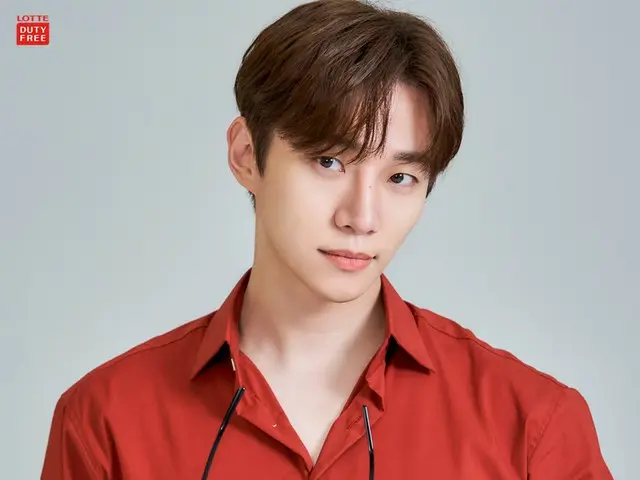 Junho “2PM”, “wajah Lotte Duty Free Shop”, mengungkap cuplikan di balik layar dari pemotretan iklan... Penuh dengan bidikan yang indah