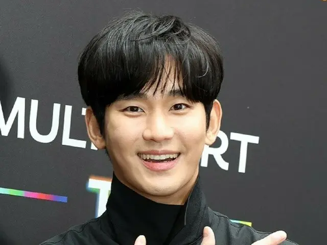 [Foto] Aktor Kim Soo Hyun berpartisipasi dalam acara peringatan pembukaan toko pop-up merek jam tangan... Pesona cantik dalam balutan serba hitam