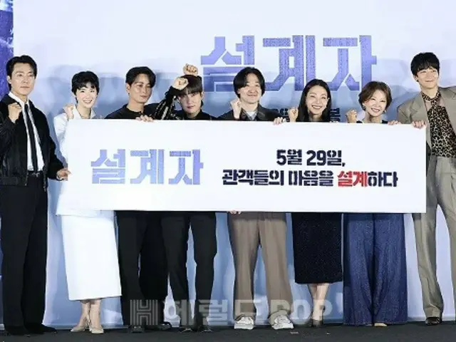 [Foto] Aktor Kang Dong Won, Lee Mu Saeng, Jung Eun Chae dan protagonis brilian lainnya dari film "Designer" bertengkar hebat!