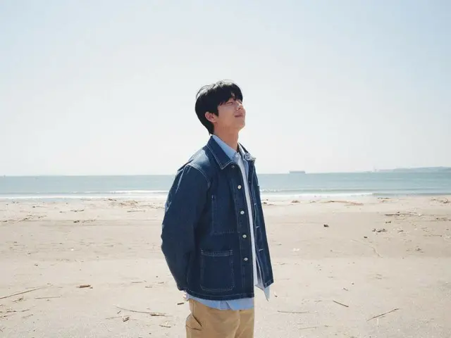 Aktor Chae Jong Hyeop, visual yang menyegarkan dengan latar belakang laut