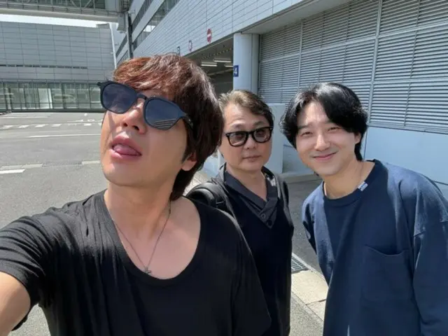 Jang Keun Suk pergi ke Nagoya untuk tampil dengan bandnya “CHIMIRO”…Mengenakan kacamata hitam, itu “panas dan panas”