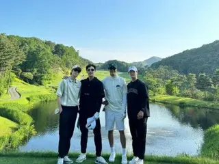 Jung Il Woo berinteraksi dengan Woo DoHwan & Niel (TEEN TOP) sambil bermain golf… “Hari yang menyenangkan”