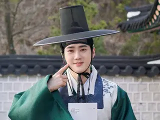 Suho "EXO" mengungkap cuplikan di balik layar dari syuting drama "The Crown Prince Disappeared"... "Meskipun ini hari ulang tahunmu, kamu tidak melihat di balik layarnya?"