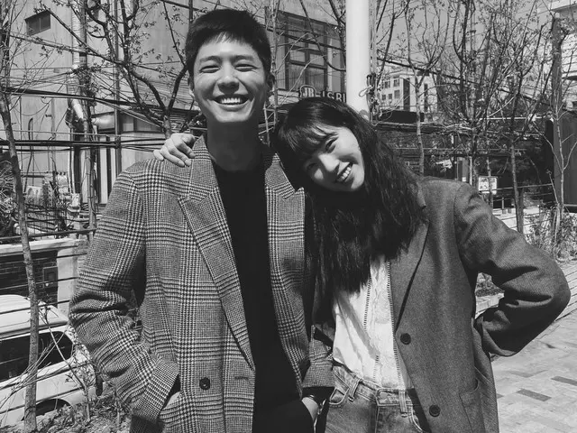 Masih banyak foto two-shot bersama Suzy dan Park BoGum! …Untuk memperingati perilisan film “Wonderland”