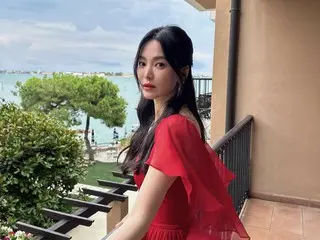Aktris Song Hye Kyo, dewi Venesia yang anggun dalam gaun merah cerah