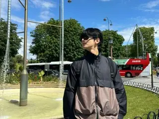 Cha Eun Woo ASTRO tampil keren dengan hoodie dan kacamata hitam uniknya