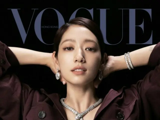 Park Sin Hye tampil elegan di sampul majalah Hong Kong
