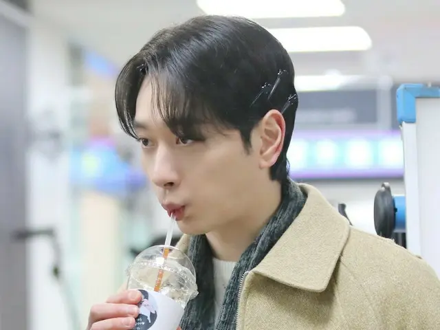 Chansung "2PM" merilis cuplikan di balik layar dari syuting drama "My House"...Kami tidak akan bisa bertemu lagi di akhir pekan.